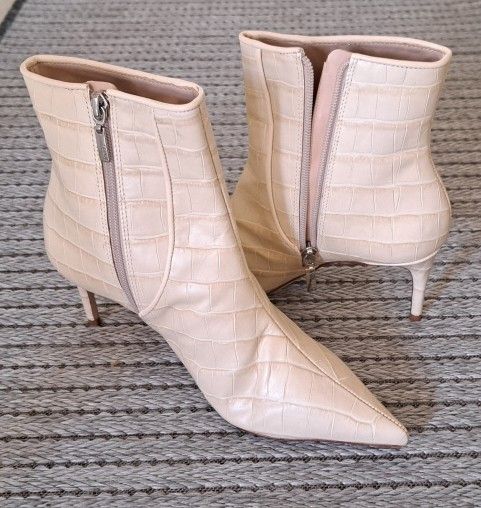 8.5 Woman High Heels Boots Like New
