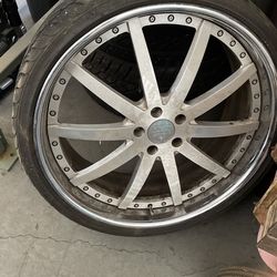 22” Vellano Rims staggered 