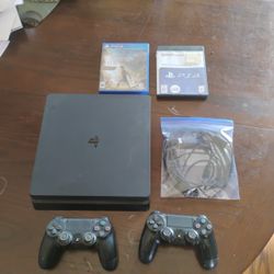 PS4 Slim 