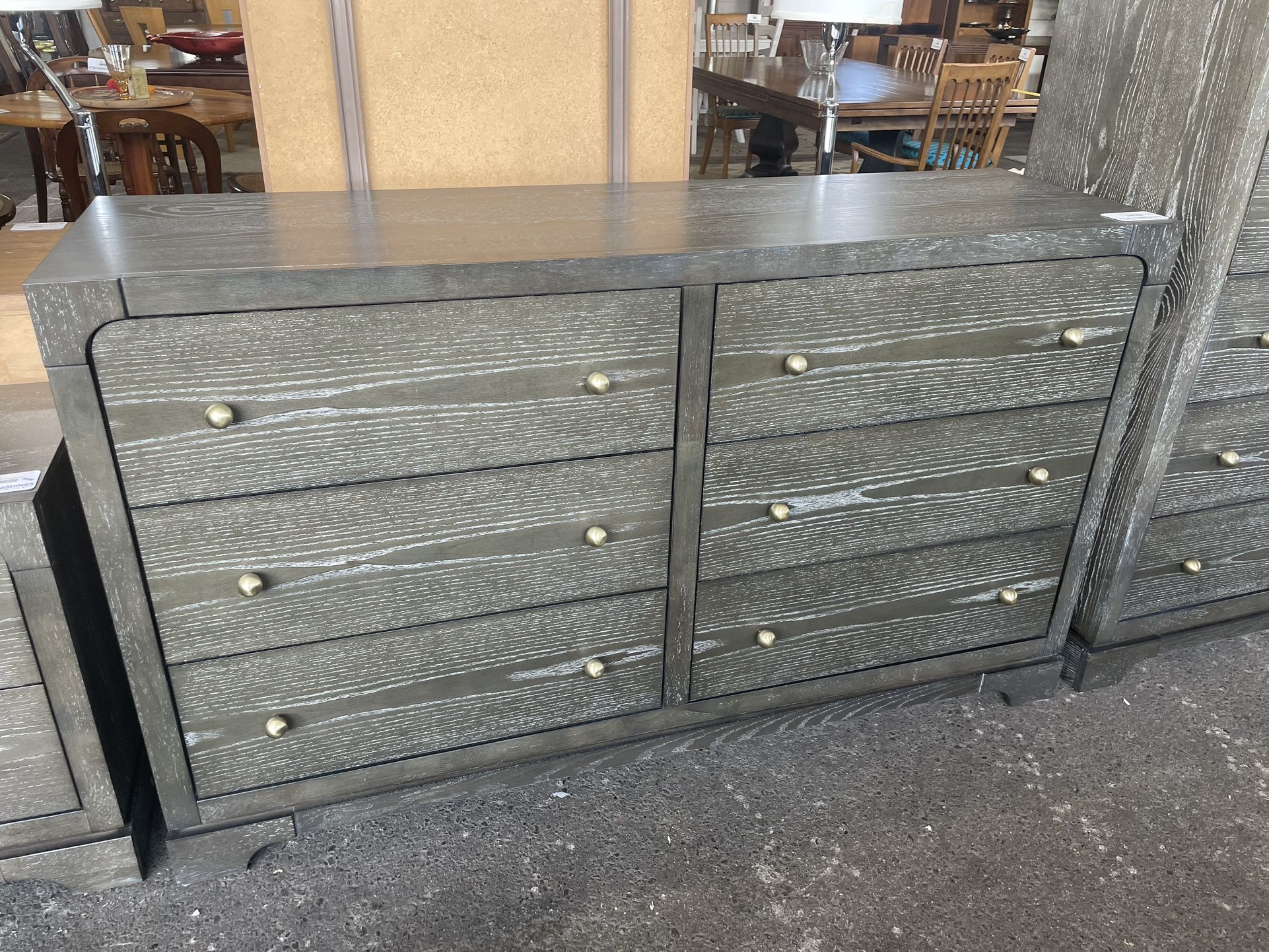 Dresser NEW