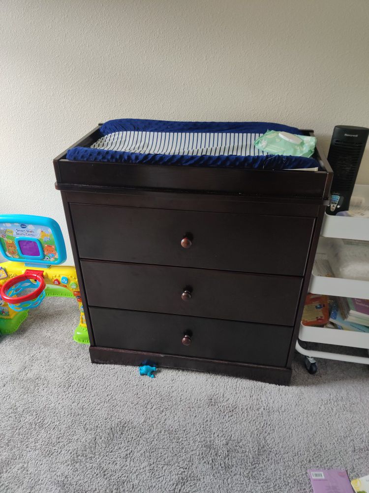 Delta Children Dresser and changing table top