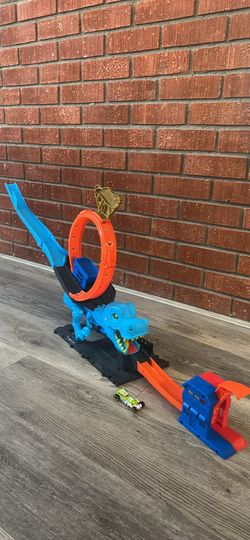 Hot Wheels City T-Rex Chomp Down playset