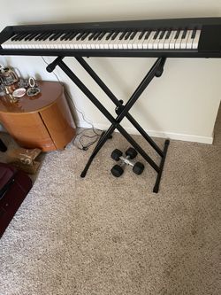 Yamaha 88-key Keyboard With Stand