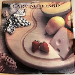HomeTrends Beechwood Carving Board with Grape Accents 14 Inch New In Box