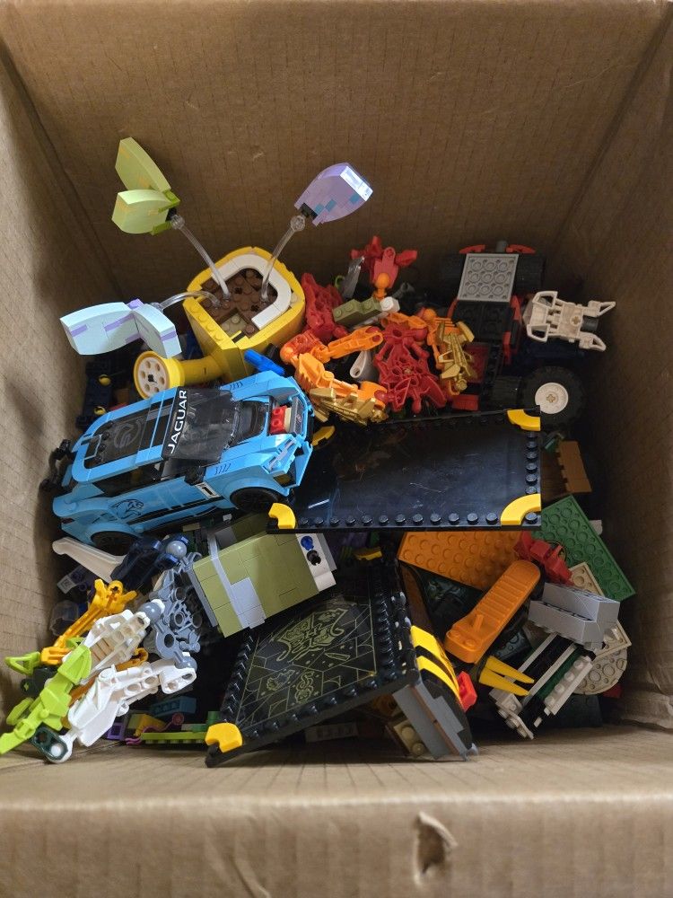 10.2lbs Of Verious Lego Bulk