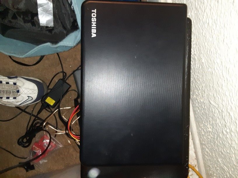 Toshiba Satellite C55 Intel Core 13 Latop
