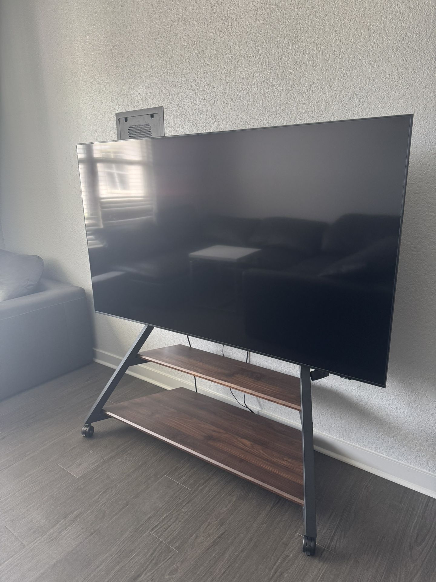 Samsung 75” Smart TV (Model: UN75CU8000BXZA)
