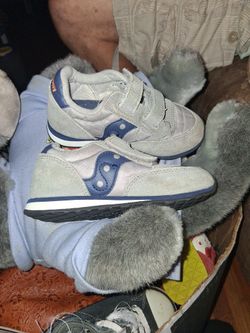 BOYS SAUCONY TENNIS SHOES