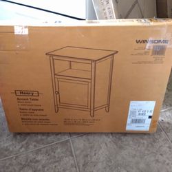 Henry Accent Table $40 FIRM (NEW)
