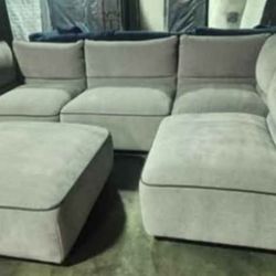 Clearance!! Market Sample LIFESTYLE Alfred Wild Dove  4pc Modular Sectional ➕️ Ottoman
