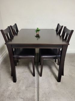 Table 4 Chairs Excellent Condition
