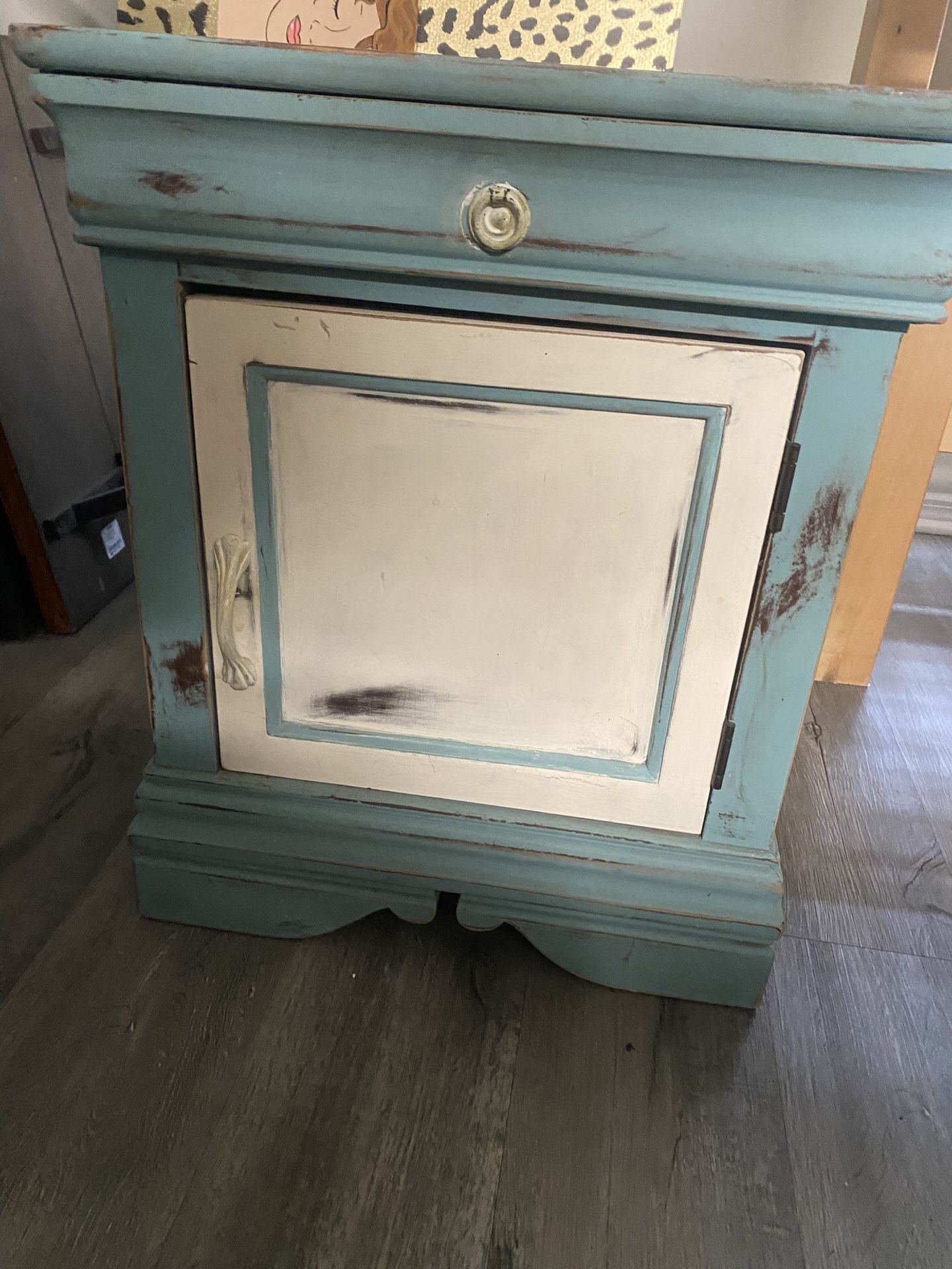 Free Side Table