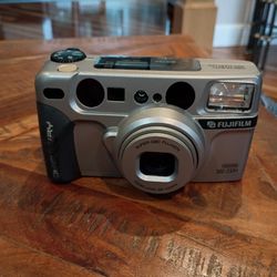 Fujifilm Zoom Date Discovery 320 35mm Film Camera 