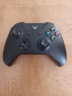 2 Wireless Xbox controllers