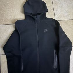 Nike Tech Size Large