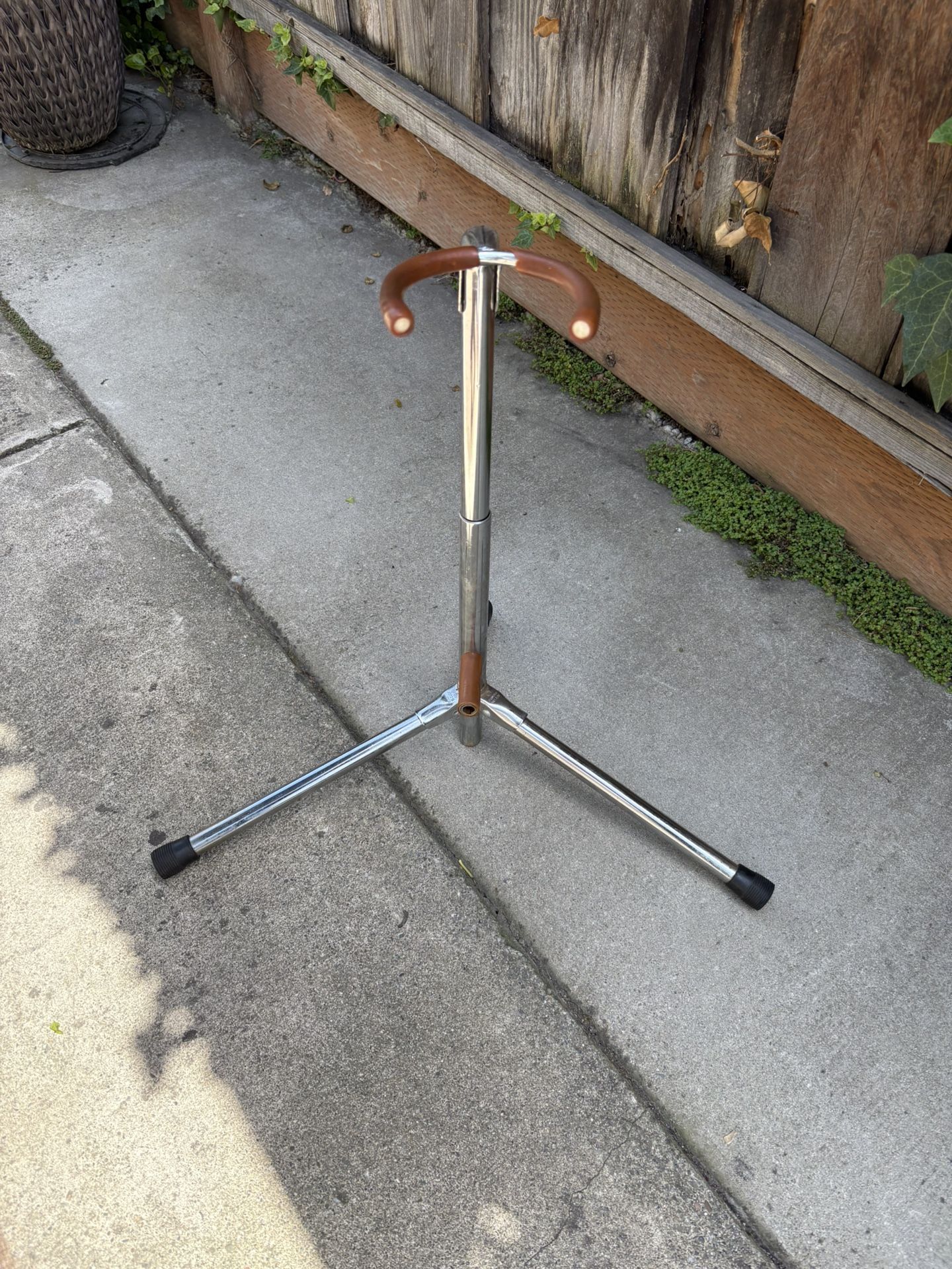 Guitar stand