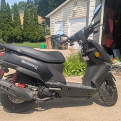 2014 Genuine Hooligan 170i Moped