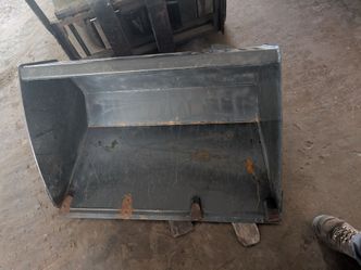 Skid steer bucket