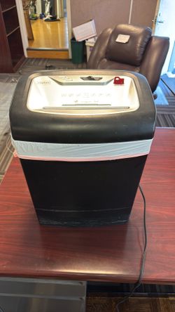 Staples shredder