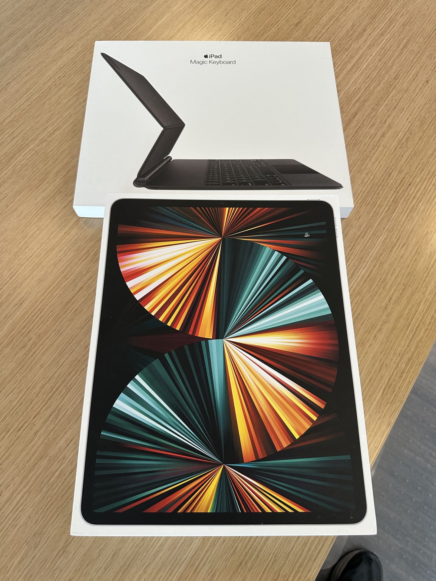 iPad Pro 12.9 5th Gen, Cellular, M1, 256gb, Like New