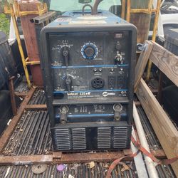 Miller bobcat 225 Gasoline Welder/Generator 