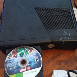 Xbox 360 Slim With 2 Games No Controller 