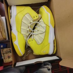 Jordan Aura Size 6 Mens
