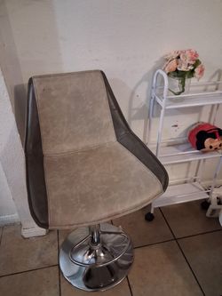 Set Of 2 High Chairs In Good Condition