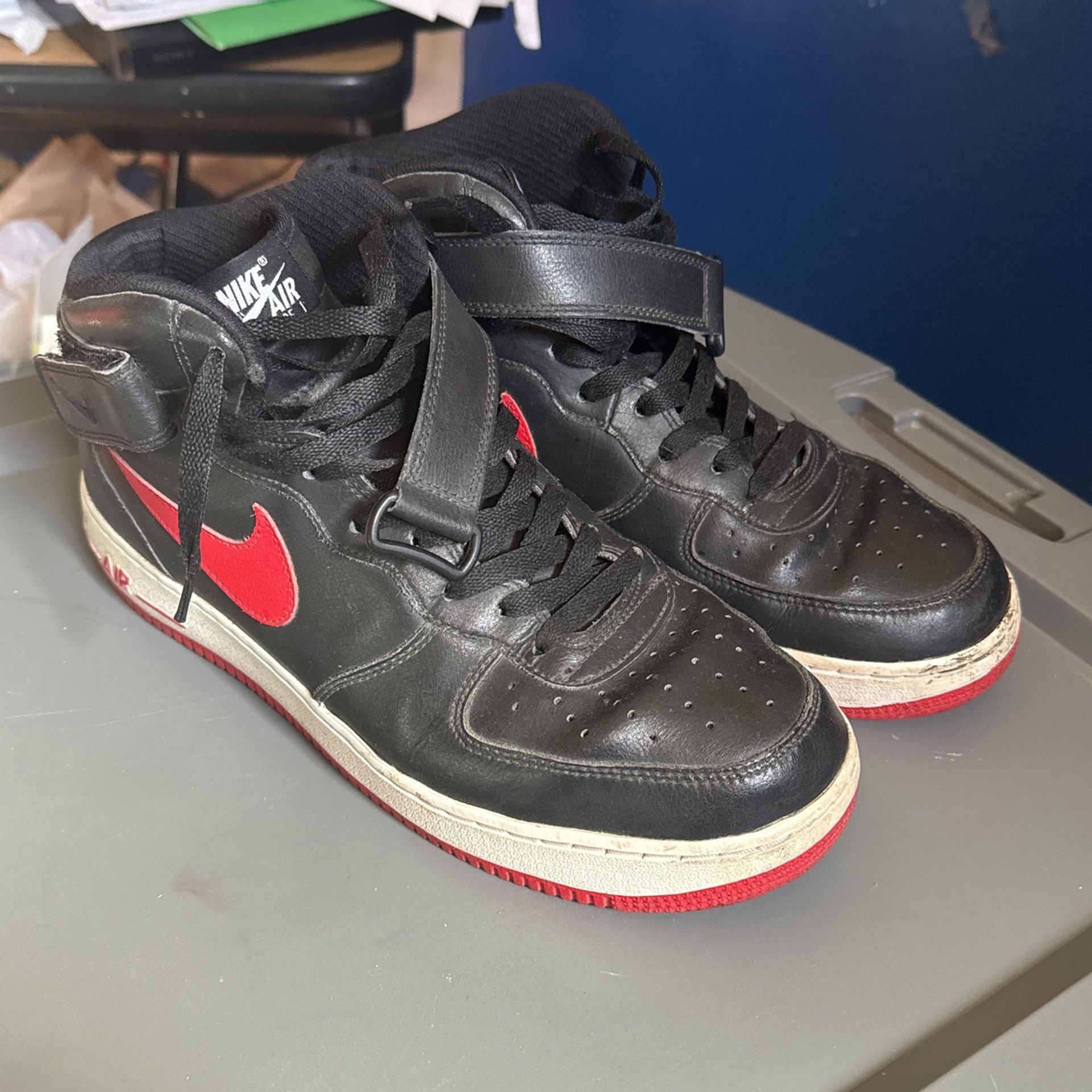 Air Max Shoes. Good condition. 9 1/2 USA size.