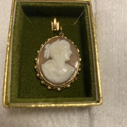 Vintage 14k Gold Cameo Pendant 