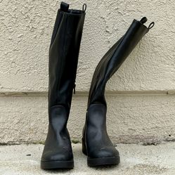 Knee-High Black Boots – Women’s Size  7– Side Zip
