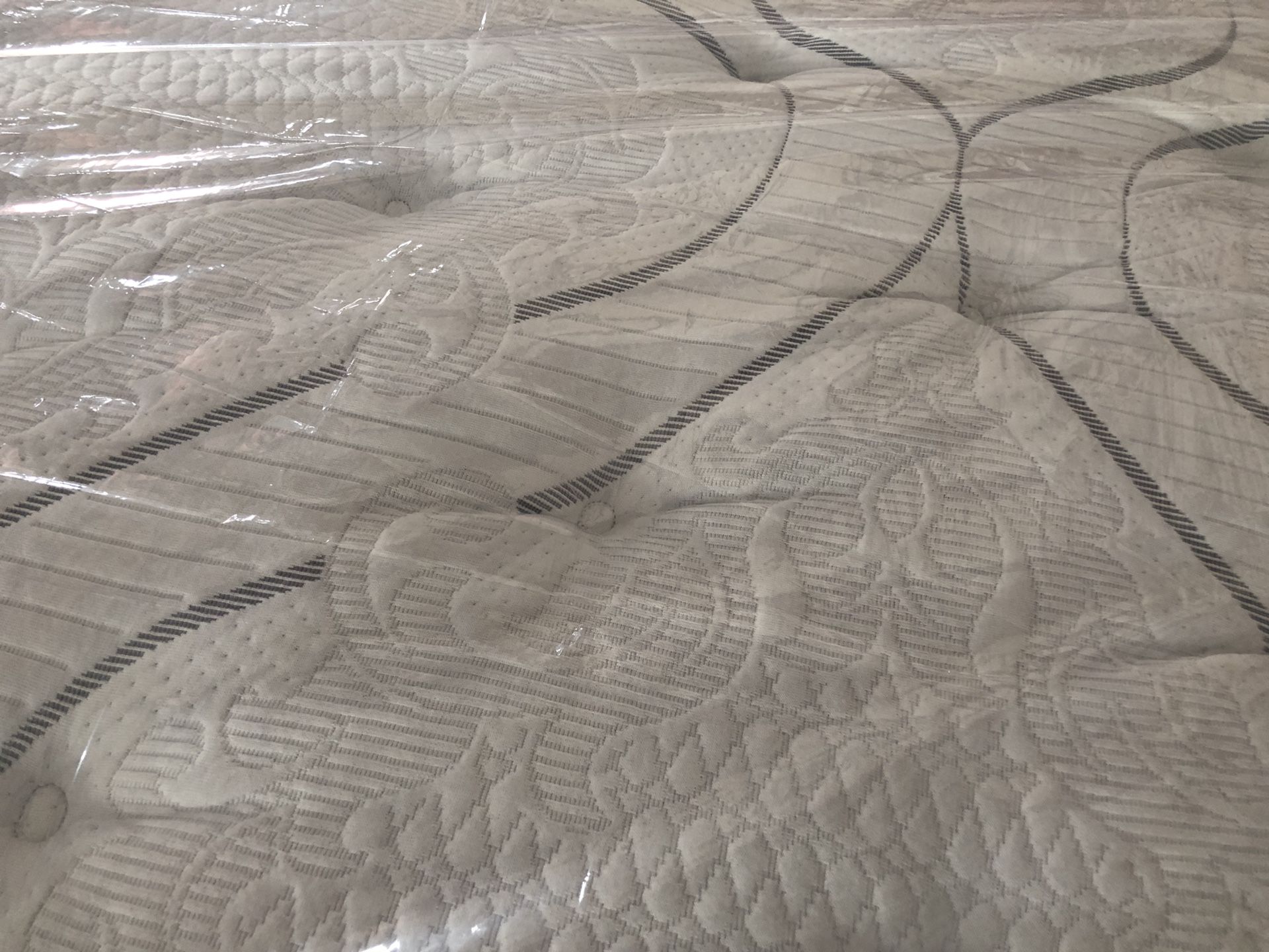 SIMMONS BEAUTYREST RECHARGE LUXURY FIRM KING MATTRESS SET for Sale in