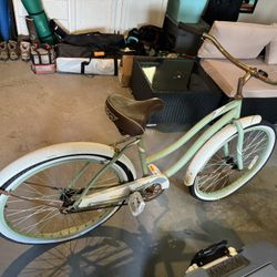 Vintage Style Huffy Beach Cruiser