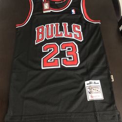 NBA CHICAGO BULLS MICHAEL JORDAN #23 JERSEY SIZE SMALL MEDIUM LARGE XL AND XXL