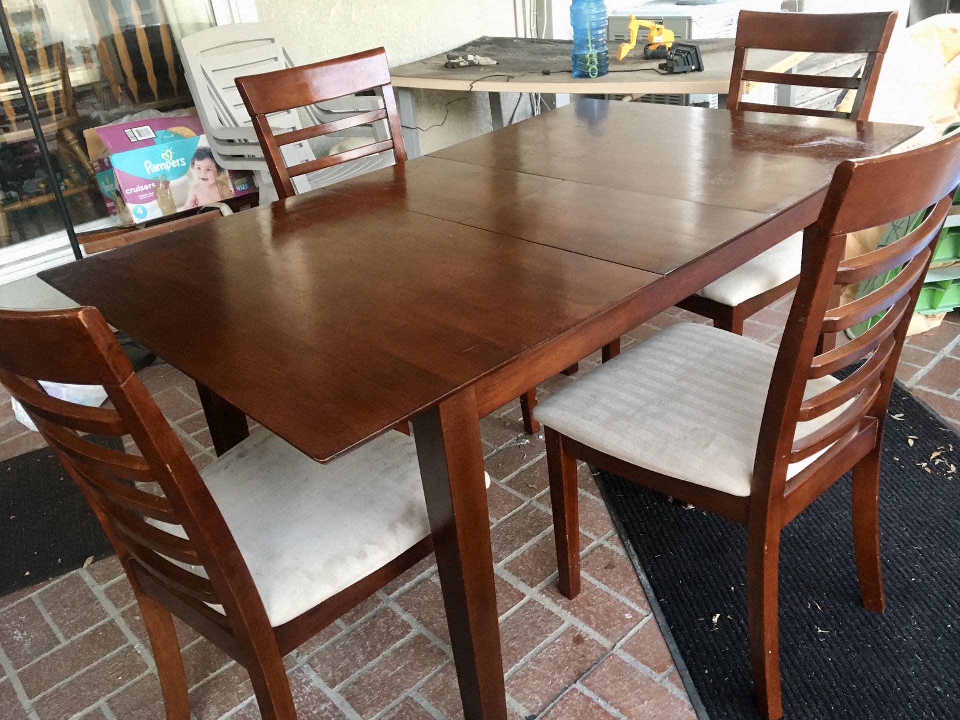 Dining table w/4 chairs with self contained leaf