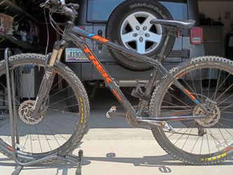 29 inch Trek Xcaliber 8 mountain bike