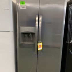 Brand Frigidaire LFSSTF refrigerator WE