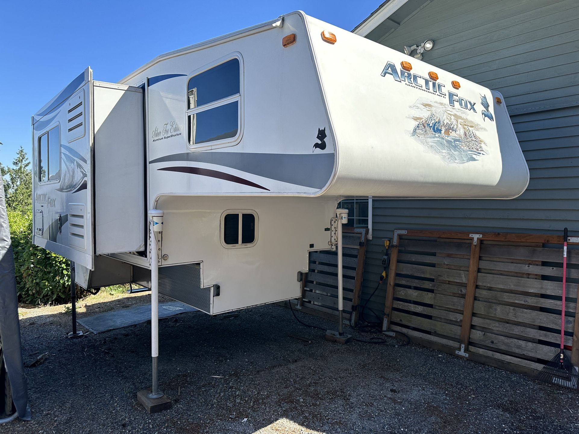 2011 Arctic Fox Silver Fox 811