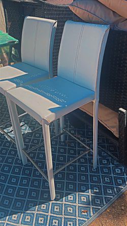 2 stool chairs