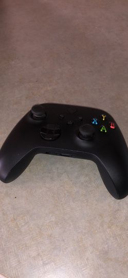 Xbox 1 Remote Works Perfectly Fine Asking For 40$ Obo Doesnt Have The Back Battery Piece I Can Find One But If U Don’t Mind I’d Appreciate 