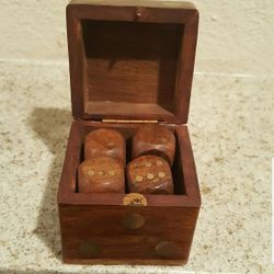 Wooden Dice Box With 8 Dices