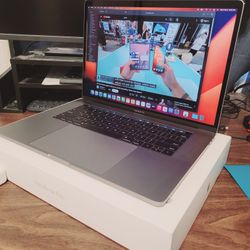 15inch  MacBook Pro Laptop. Touchbar, Core i7, Radeon Pro, 17