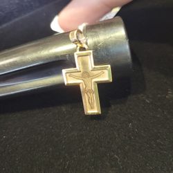 14k 1.3g Crucifix Pendant