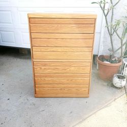 Dresser - Solid Wood In Excellent Condition 