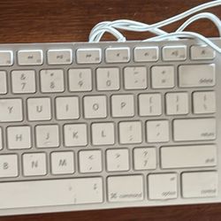 Genuine Apple A1243 Wired Mac Standard USB Keyboard w/ Numeric Keypad