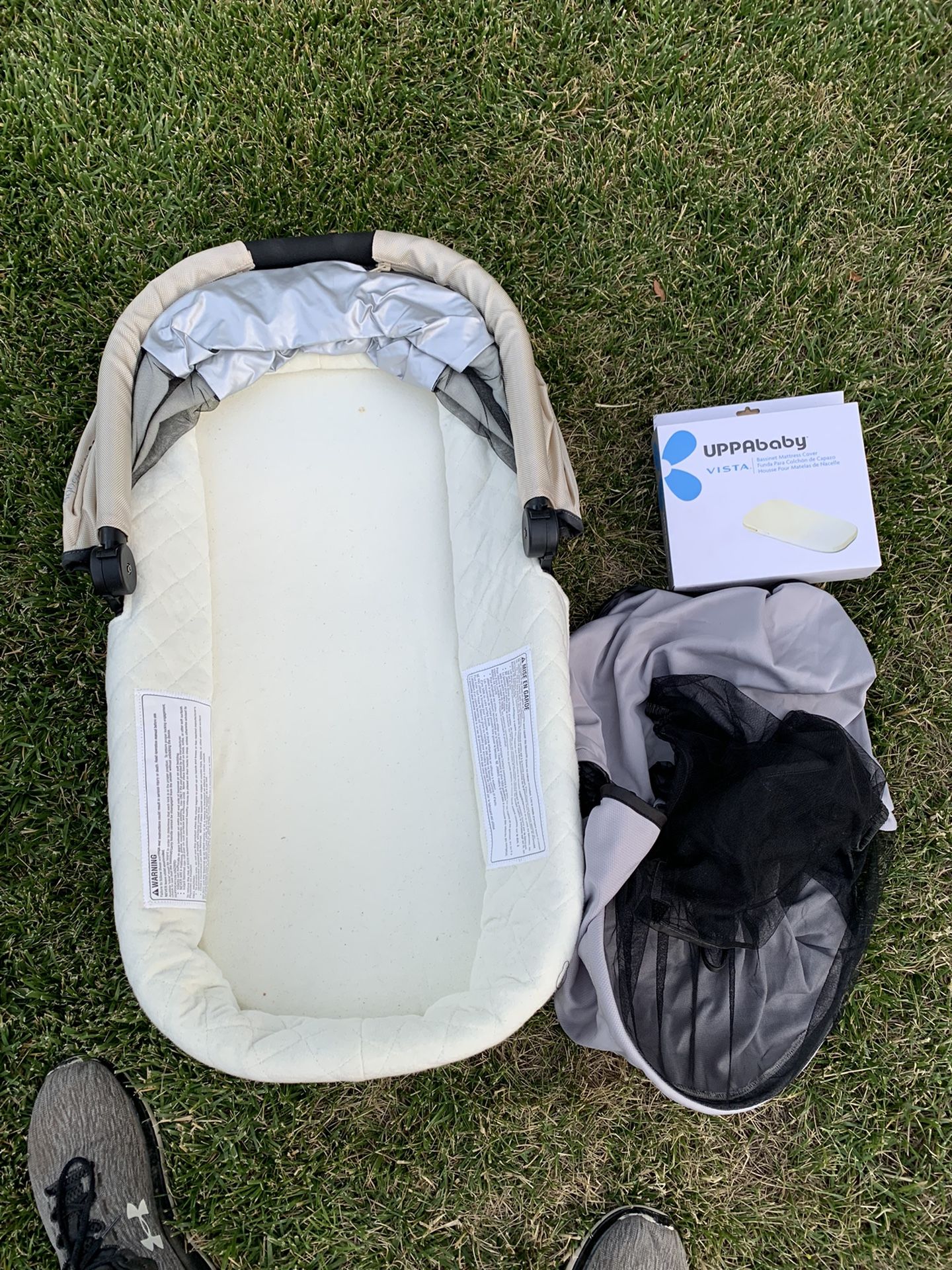 Uppababy Vista With rumble Seat, Bassinet, Piggyback, and Travel bag