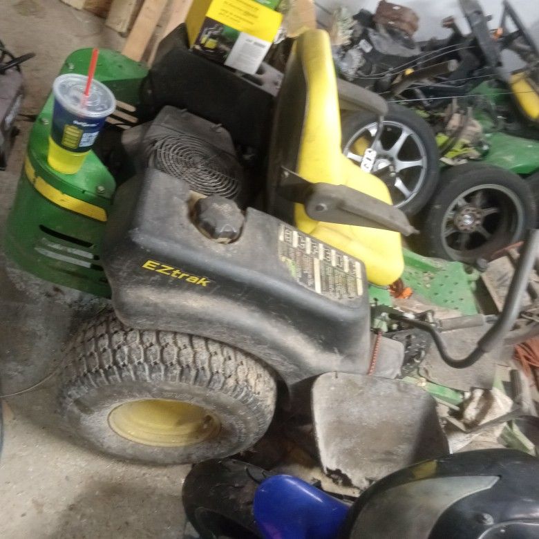 John Deer Z445 Zero Turn 53inch Deck, 26hp Kawaski