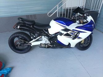Azul Suzuki hayabuza 2015