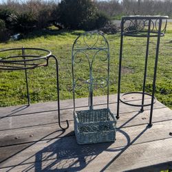 Set of 3 Metal & Wicker Plant Stands – Rustic Farmhouse Garden Display Racks