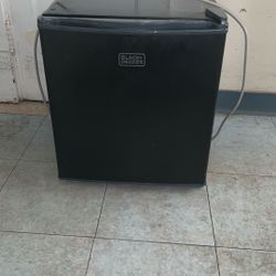 Black & Decker Mini Fridge 